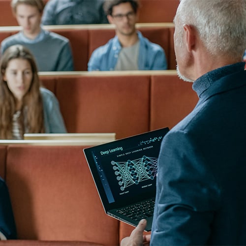  LEARN FROM RENOWNED FACULTY