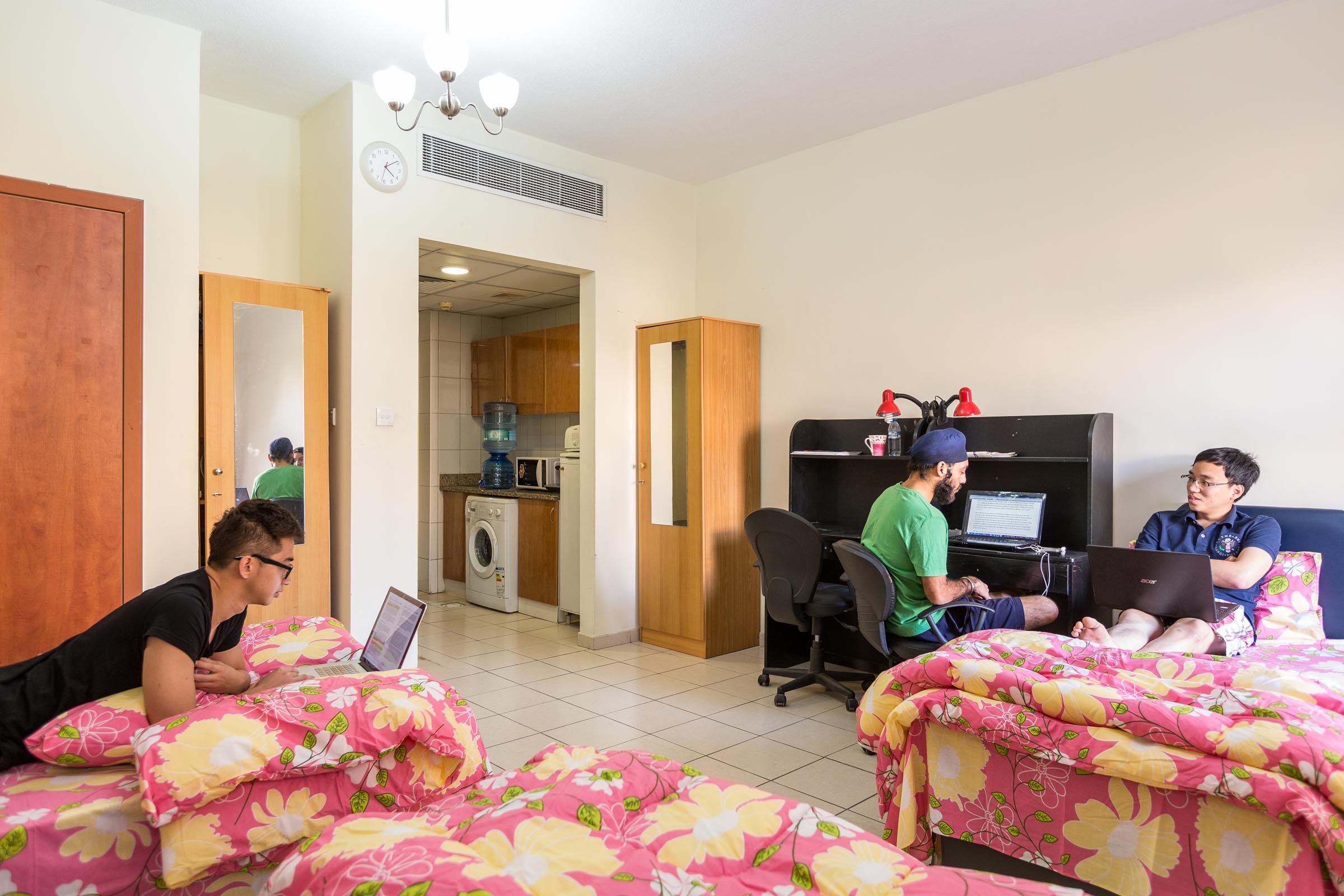 Dubai_accommodation_bedroom.jpg