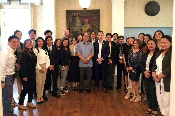 His Excellency Mr Joseph Del Mar Yap (centre, in light blue) with SP Jain staff and students at the networking session