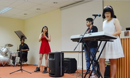 SP Jain Global hosts Cultural Night to welcome Postgraduate students to the Singapore Campus