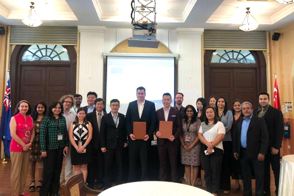 Staff and faculty of SP Jain with Mr. Matej Michalko, CEO & Founder of DECENT (centre),
at the MoU signing ceremony held at SP Jain’s Singapore campus